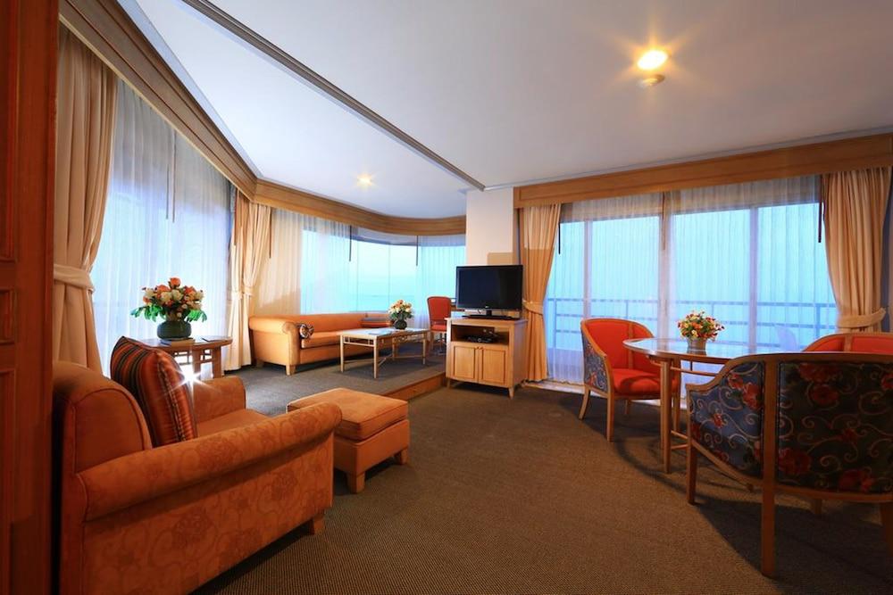 Khanom Golden Beach Hotel Exterior photo